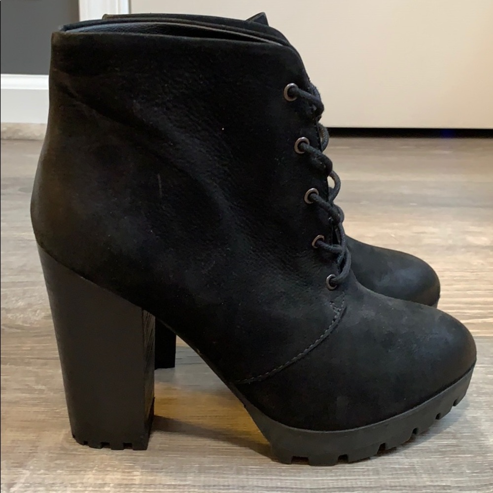 Steve Madden black booties size 9.5